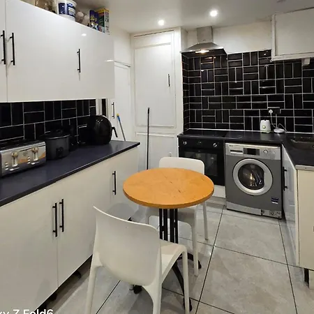 Nowell Walk Homestay Leeds (West Yorkshire)